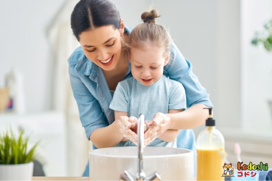 Thường xuyên chú ý đến giữ vệ sinh cho trẻ