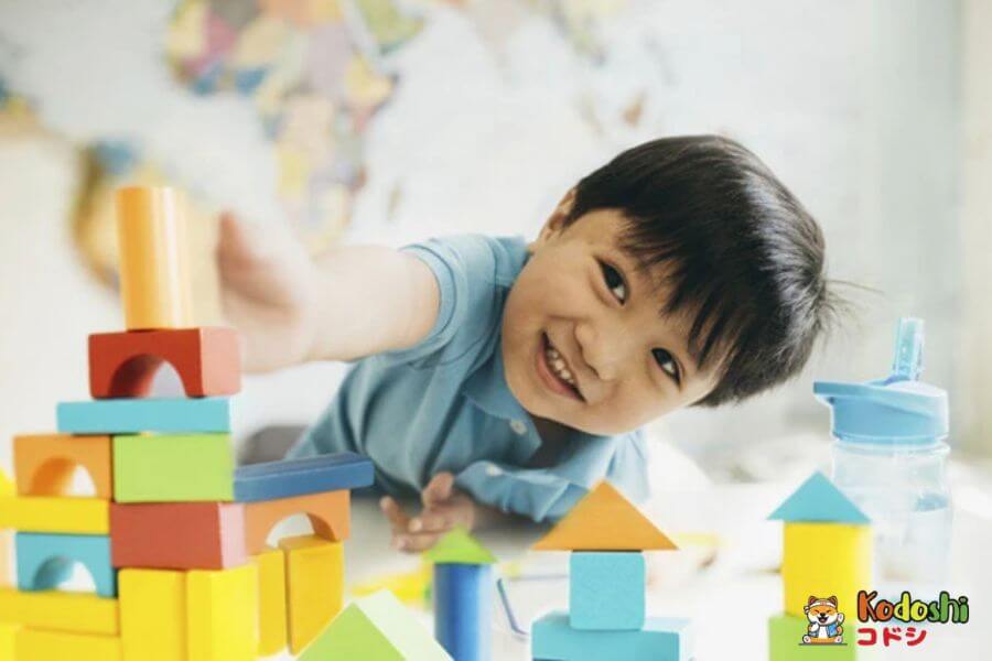Giai đoạn bé dần tiếp xúc nhiều hơn với thế giới 