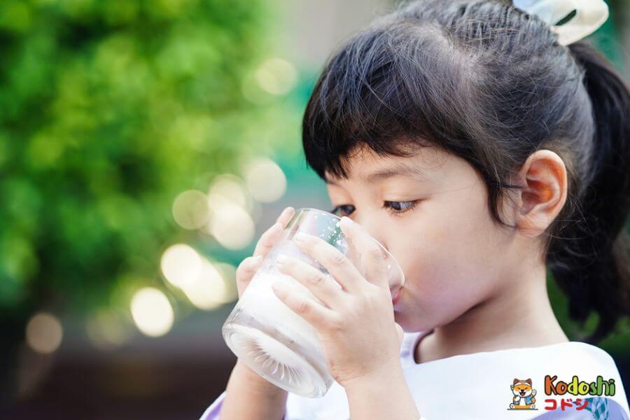 Sữa tươi cung cấp dinh dưỡng quan trọng cho bé