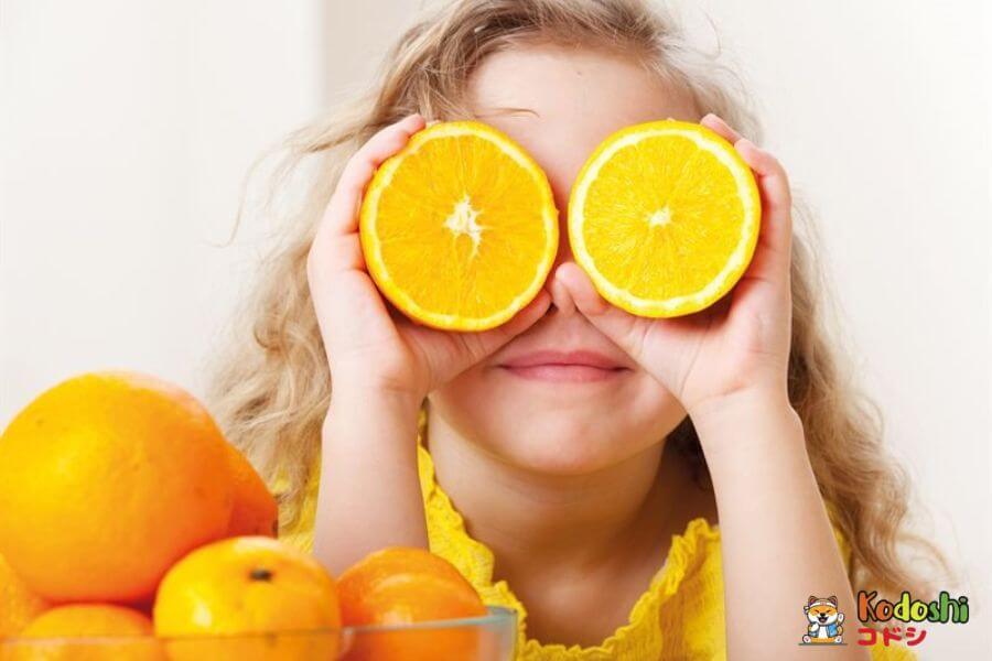Cho bé ăn thực phẩm chứa các vitamin C