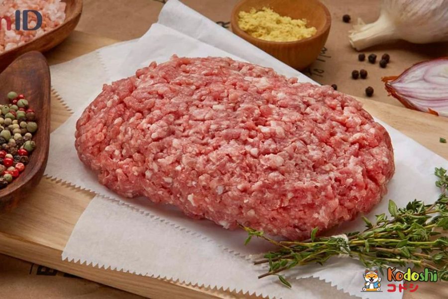 Thịt xay nhuyễn nên có trong thực đơn ăn dặm cho bé 7 tháng tuổi