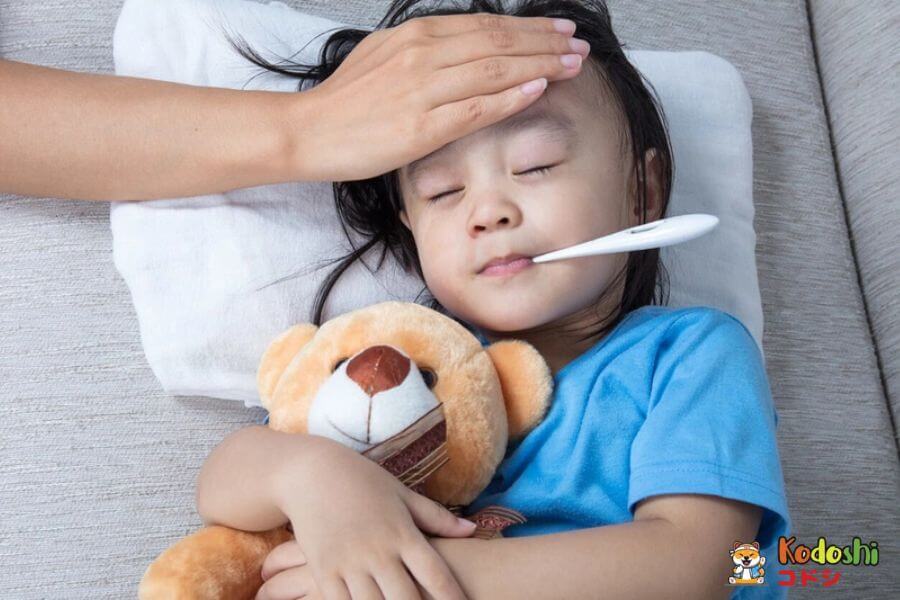 Khi trẻ bị sốt virus cơ thể sẽ rất mệt
