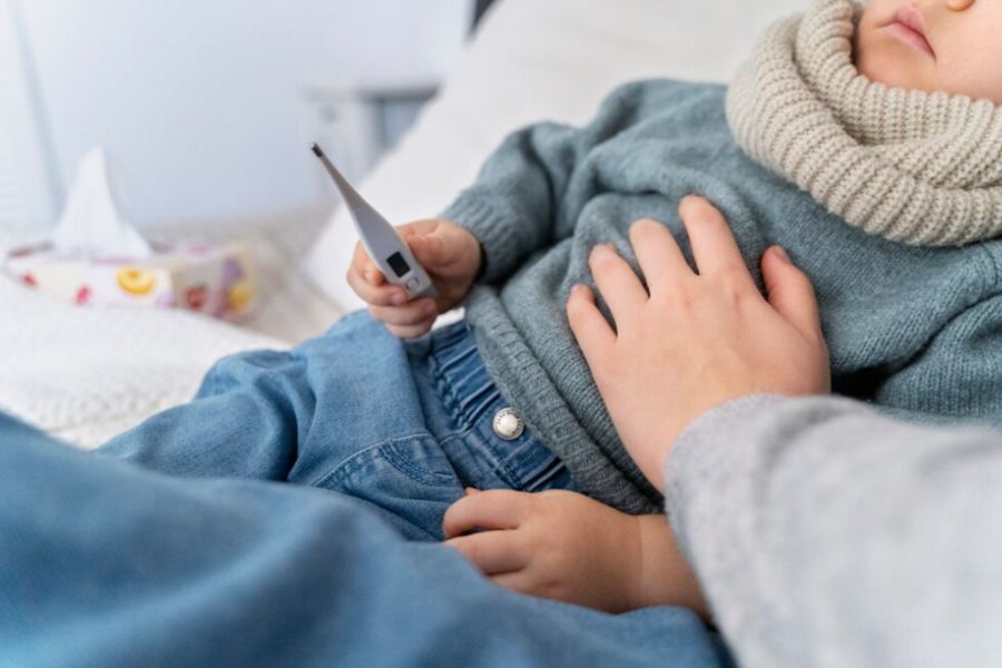 Làm thế nào chăm sóc trẻ bị sốt virus