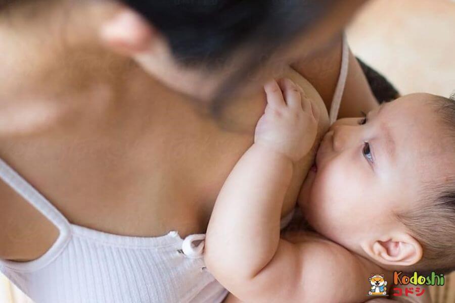 Sữa mẹ giúp bé tăng sức đề kháng tốt hơn