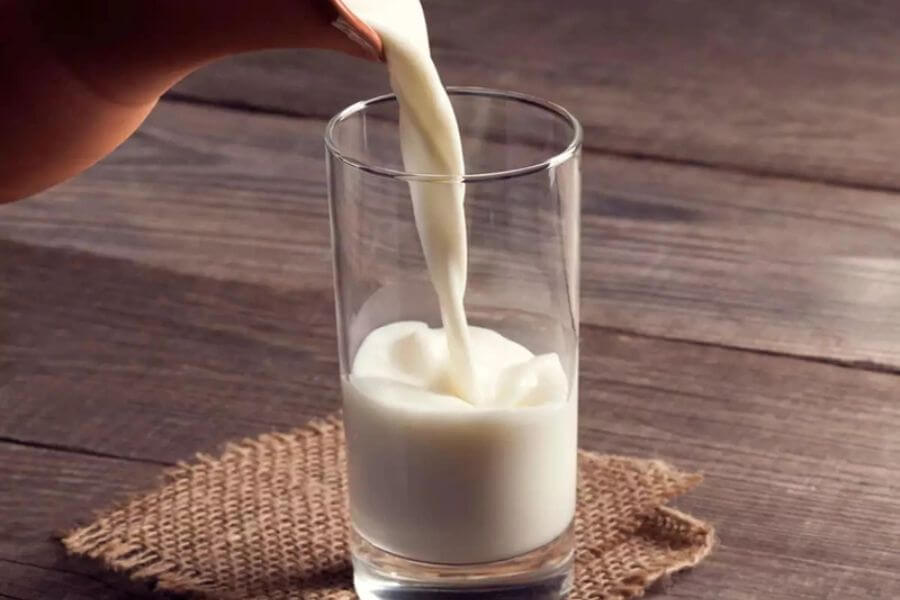 Sữa chứa nhiều dưỡng chất cho bé