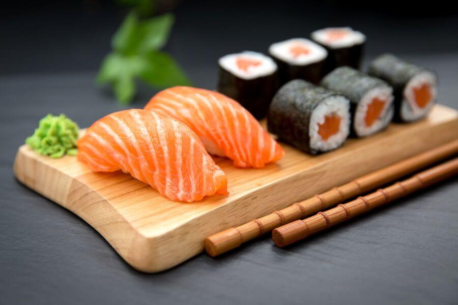 Cho trẻ ăn sushi để bổ sung lượng beta-glucan cải thiện sức đề kháng.