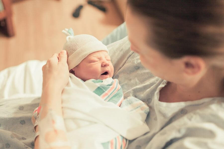 Khi mới chào đời hệ miễn dịch chưa đủ khoẻ
