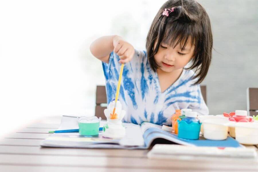 Đi học sẽ khiến bé tiếp xúc với nhiều nguy cơ lây bệnh hơn