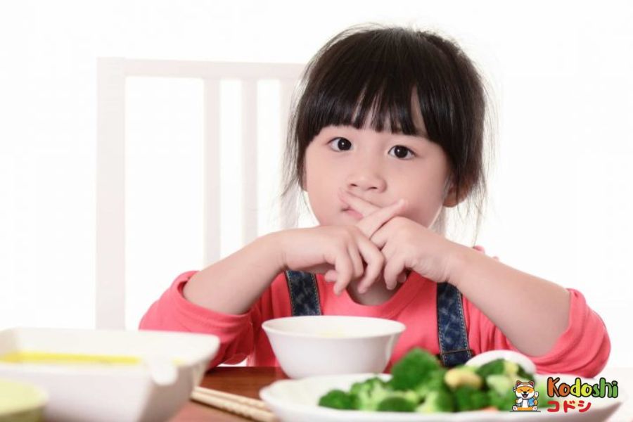 Biếng ăn biểu hiện khi trẻ khó chịu trong những bữa ăn