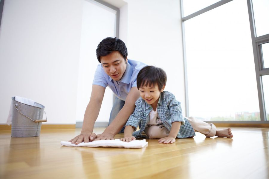 Ba mẹ nên làm tấm gương sáng cho bé