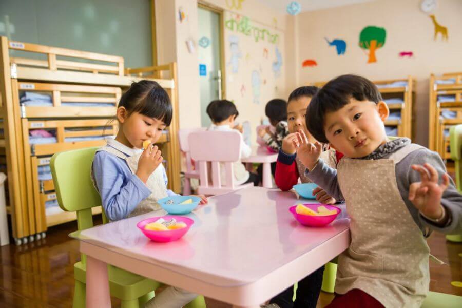 Thực đơn đa dạng giúp hệ tiêu hoá bé khỏe mạnh.